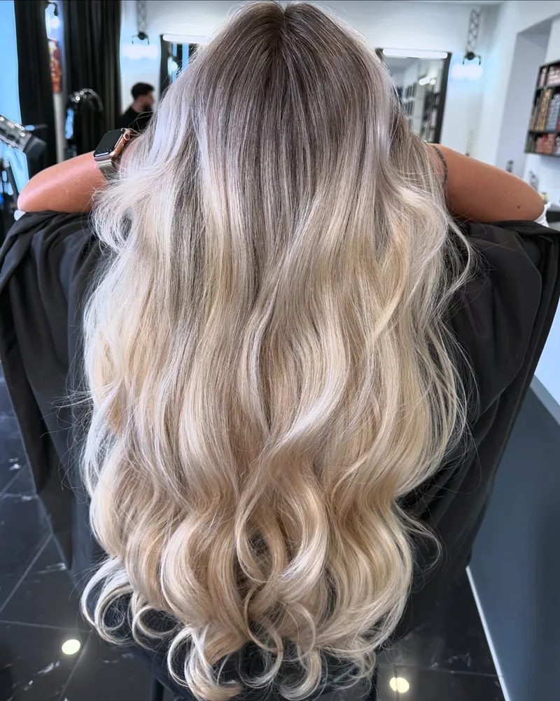 Extensii platinum pe păr lung, rezultat natural Before & After Timișoara