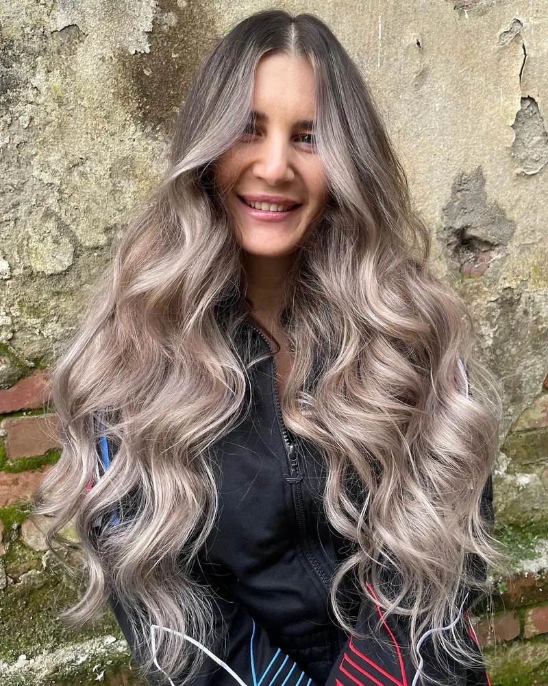 Balayage argintiu cu volum, colorare profesională Timișoara