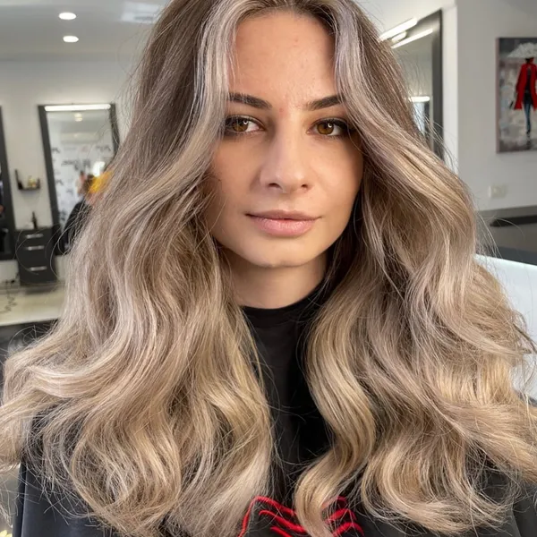 Balayage blond cenușiu natural, salon Before & After Timișoara