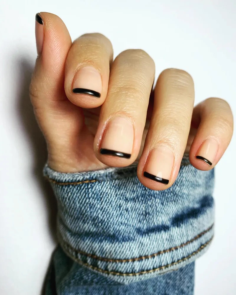 French tips negru modern, manichiură profesională Timișoara