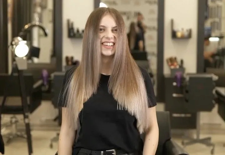 Tunsoare păr lung drept, rezultat natural salon Timișoara