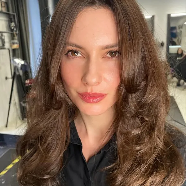 Transformare completă colorare și styling la coafor profesionist Before & After Timișoara